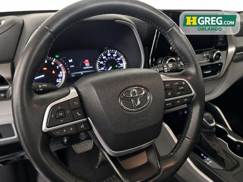 Used 2023 Toyota Highlander XLE FWD image 8