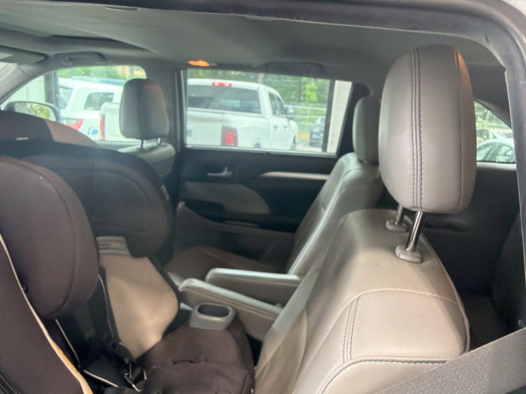 Used 2019 Toyota Highlander XLE AWD/4WD image 15