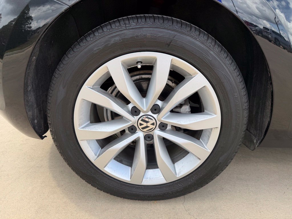 Used 2014 Volkswagen Beetle TDI FWD image 9