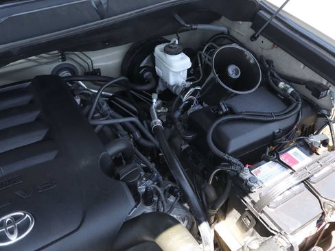 Used 2017 Toyota Tundra SR5 RWD image 14