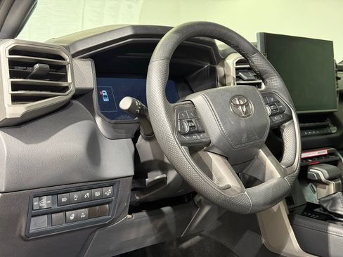 Used 2025 Toyota Tundra Limited AWD/4WD image 15