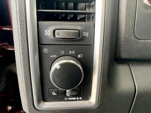 Used 2024 RAM 1500 Classic SLT image 28