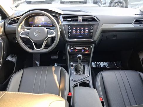 Used 2024 Volkswagen Tiguan SE FWD image 9