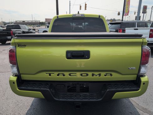 Used 2023 Toyota Tacoma TRD Off-Road w/ TRD Premium Off Road Package AWD/4WD image 4