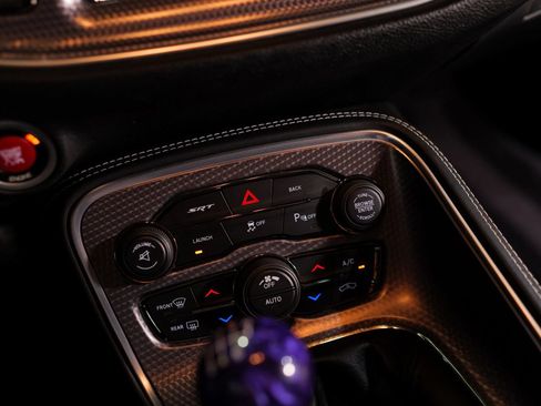 Used 2016 Dodge Challenger SRT Hellcat RWD image 32