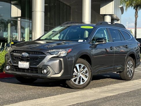 Used 2025 Subaru Outback Premium image 3