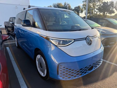 Used 2025 Volkswagen ID. Buzz 1st Edition AWD/4WD image 5