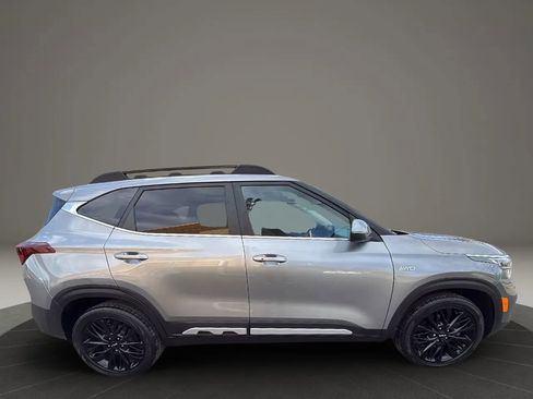 Used 2022 Kia Seltos Nightfall Edition image 4