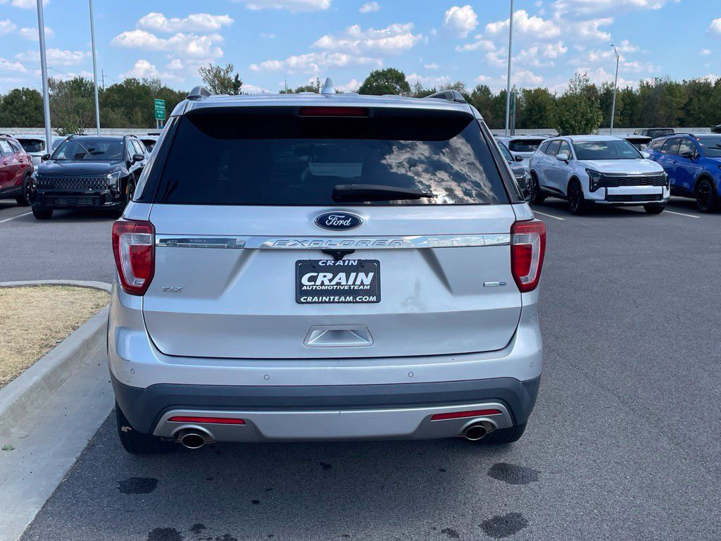 Used 2016 Ford Explorer XLT AWD/4WD image 5