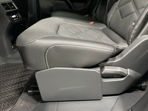 Used 2025 Volkswagen Atlas SE image 45