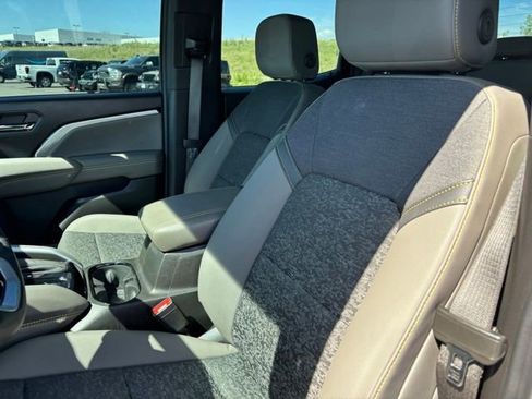 Used 2024 Chevrolet Colorado ZR2 w/ Technology Package AWD/4WD image 13