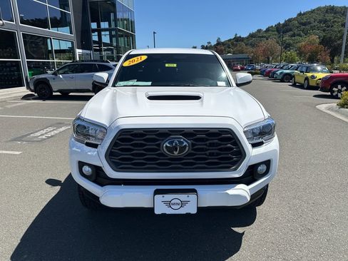 Used 2021 Toyota Tacoma TRD Sport w/ Technology Package RWD image 9