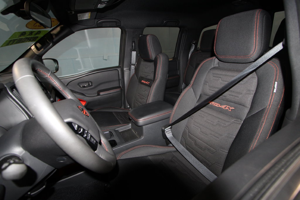 Used 2025 Nissan Frontier PRO-4X AWD/4WD image 4
