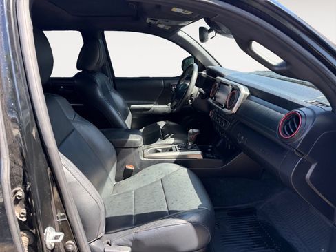 Used 2022 Toyota Tacoma Limited AWD/4WD image 15