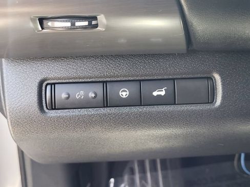 Certified 2022 Nissan Pathfinder SL w/ SL Black Package FWD image 9