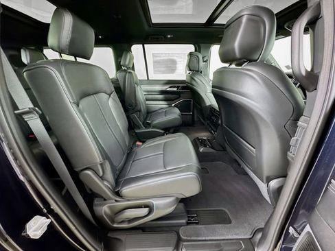 New 2025 Jeep Wagoneer L Series II image 33