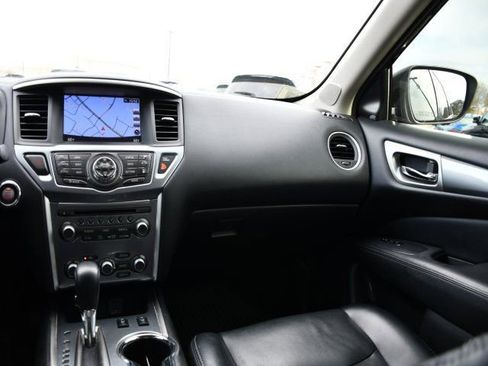 Used 2018 Nissan Pathfinder SL w/ SL Premium Package image 27