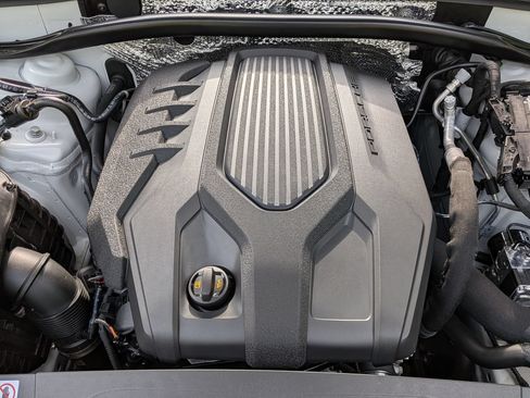 Certified 2025 Porsche Macan AWD/4WD image 35