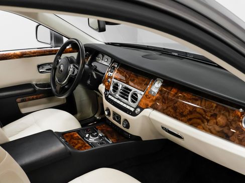 Used 2010 Rolls-Royce Ghost image 72