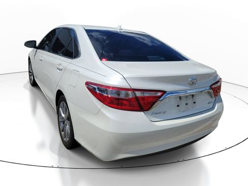 Used 2017 Toyota Camry XLE w/ Moonroof Package FWD image 4
