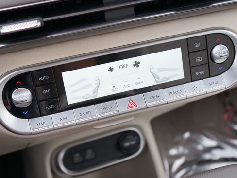 Used 2024 Genesis GV60 RWD image 23