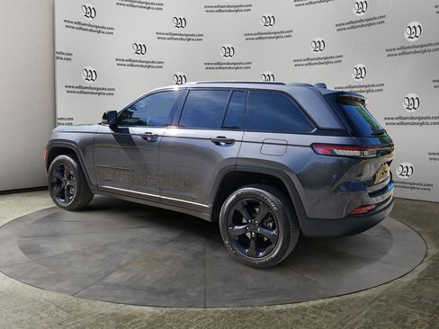 Used 2023 Jeep Grand Cherokee Altitude AWD/4WD image 3