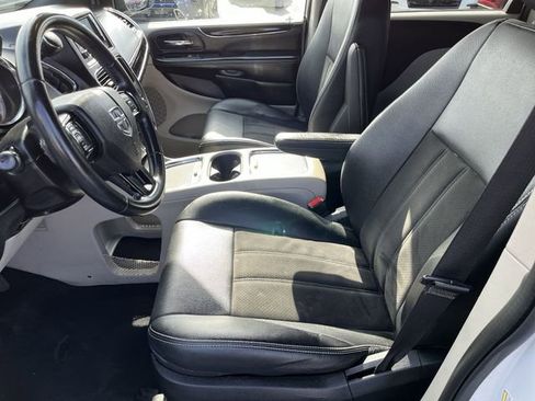 Used 2019 Dodge Grand Caravan SXT FWD image 15