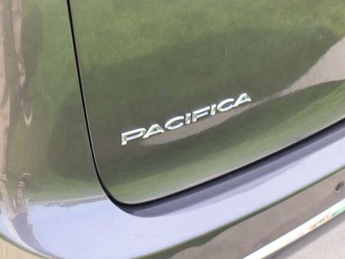 Used 2018 Chrysler Pacifica Touring-L Plus FWD image 31