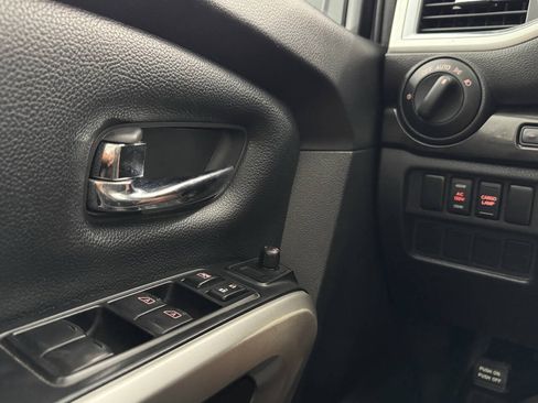 Used 2018 Nissan Titan SV w/ SV Convenience Package AWD/4WD image 33