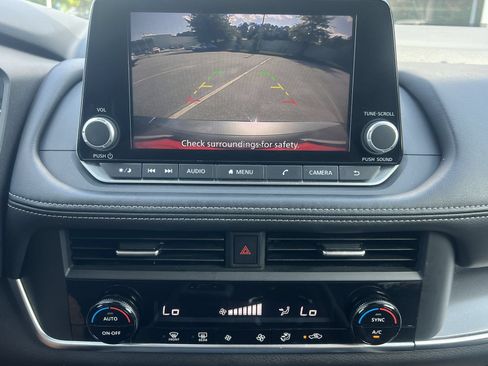 Used 2025 Nissan Rogue SV AWD/4WD image 5