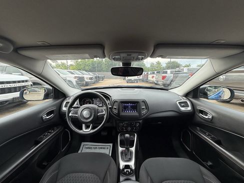 Used 2018 Jeep Compass Sport w/ Tech Group FWD image 20