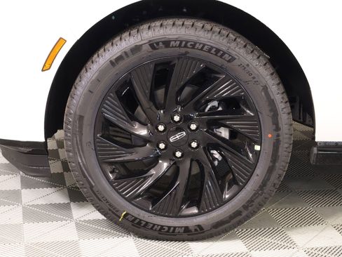 New 2026 Lincoln Navigator Reserve w/ Jet Appearance Package image 19