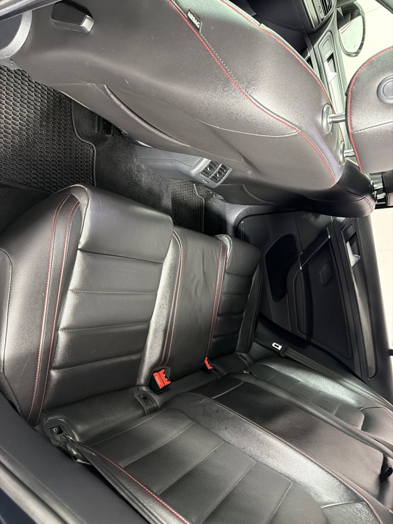 Used 2019 Volkswagen GTI SE FWD image 18