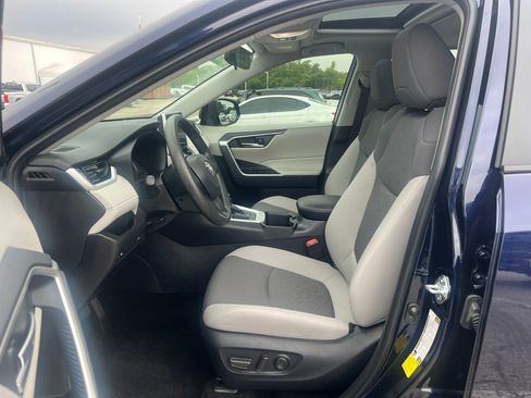 Used 2025 Toyota RAV4 XLE w/ Convenience Package FWD image 8