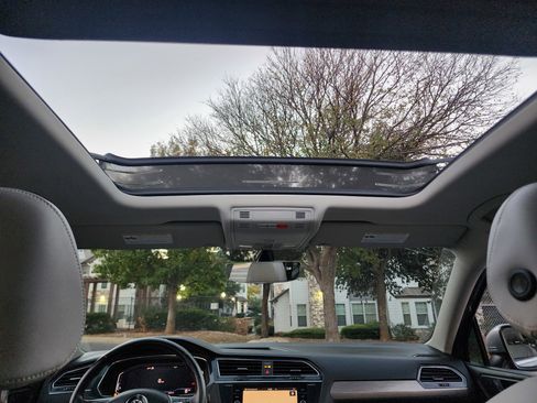 Used 2019 Volkswagen Tiguan SEL image 31