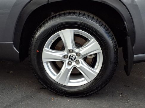 Used 2023 Toyota Highlander L AWD/4WD image 4