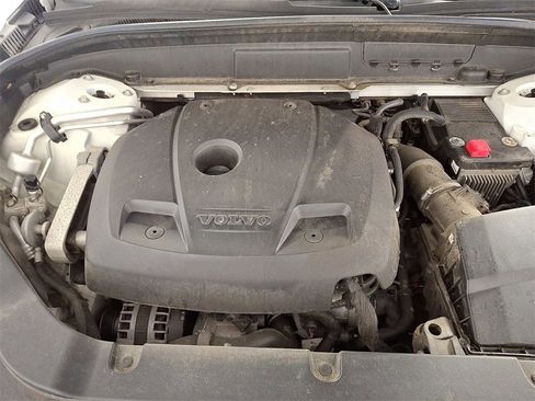 Used 2018 Volvo XC60 T5 Momentum w/ Vision Package image 28