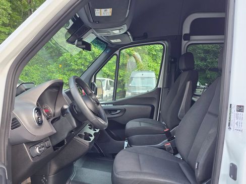 Used 2025 Mercedes-Benz Sprinter 2500 image 11