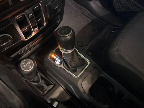 Certified 2022 Jeep Gladiator Sport AWD/4WD image 25
