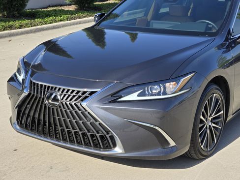 Used 2025 Lexus ES 350 w/ Premium Package image 13