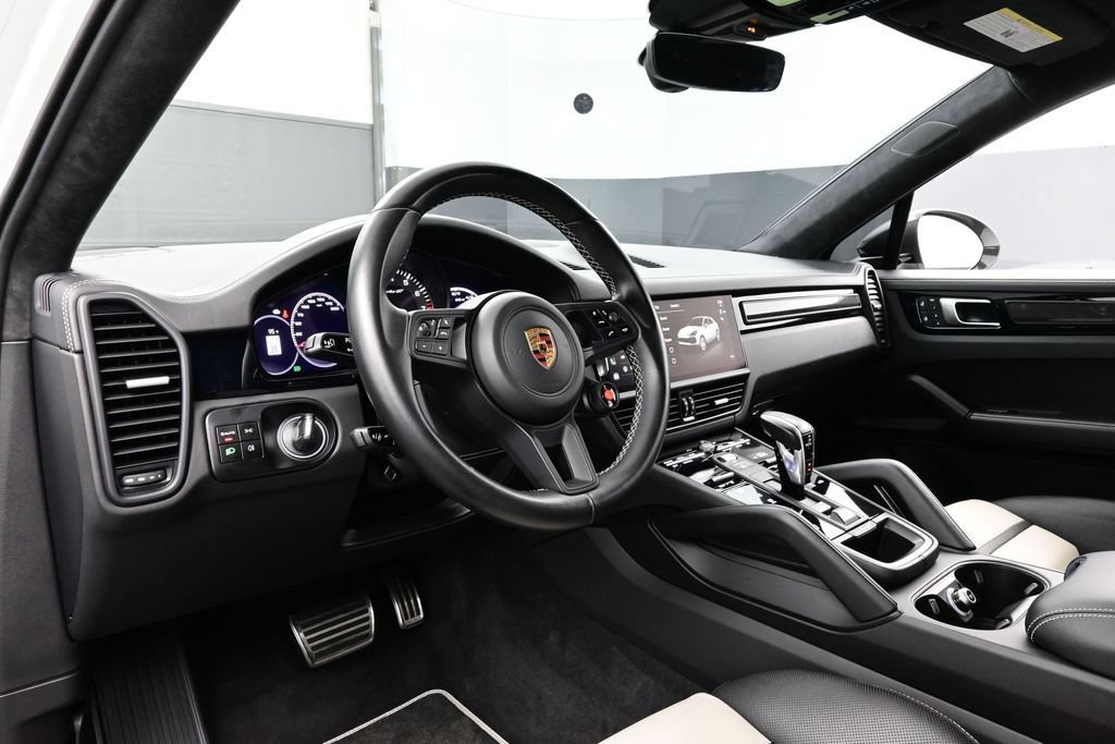 Certified 2023 Porsche Cayenne Turbo GT AWD/4WD image 4