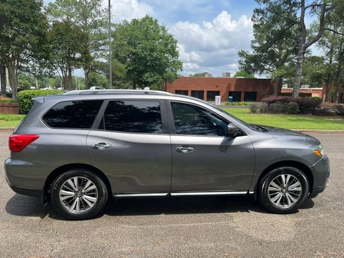 Used 2017 Nissan Pathfinder SL w/ SL Tech Package FWD image 6