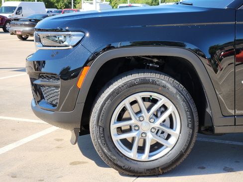 New 2025 Jeep Grand Cherokee Laredo X image 5