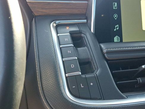 Used 2023 Chevrolet Tahoe Premier AWD/4WD image 16