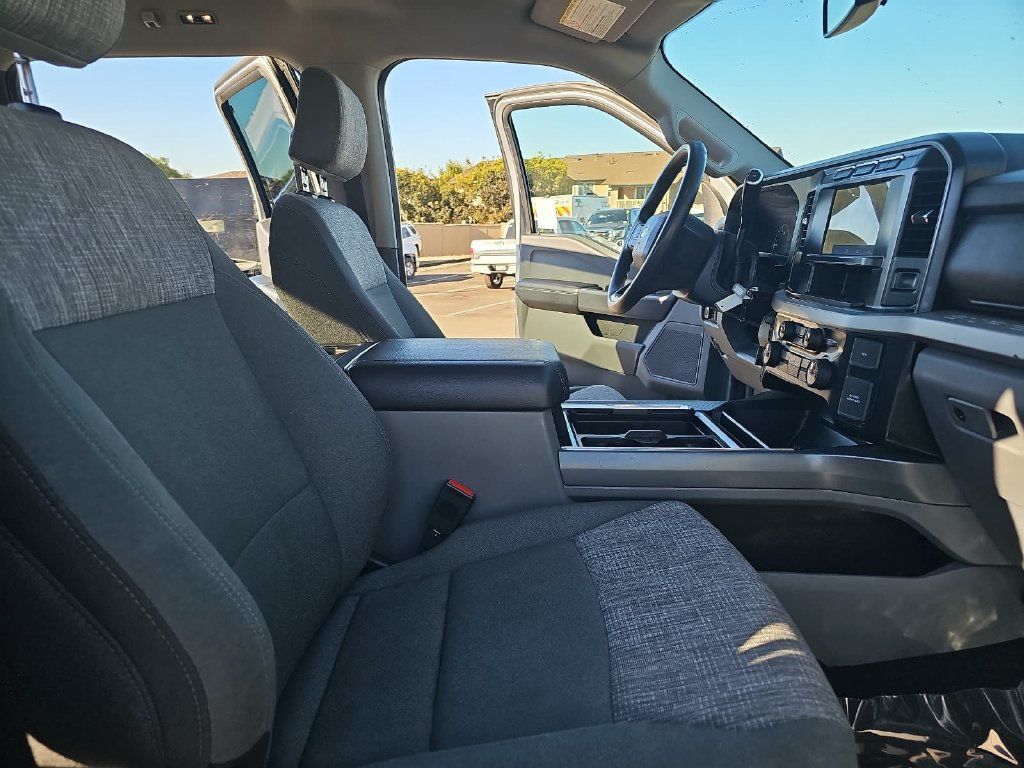 Used 2023 Ford F250 XLT w/ FX4 Off-Road Package AWD/4WD image 11