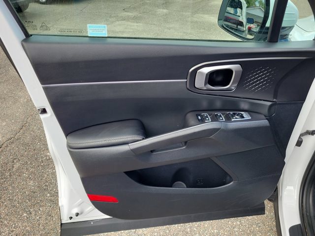 Used 2023 Kia Sorento LX FWD image 15