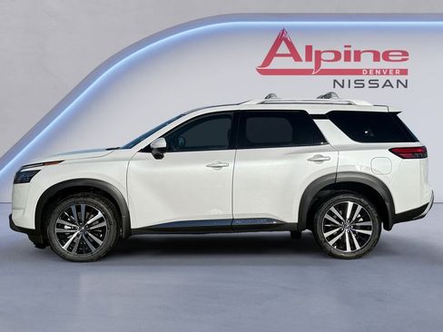 New 2025 Nissan Pathfinder Platinum w/ Black Appearance Package image 2
