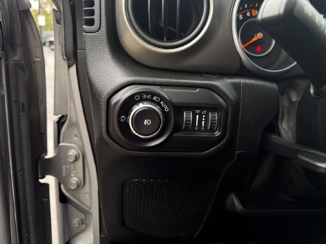 Used 2018 Jeep Wrangler Unlimited Sport S AWD/4WD image 17