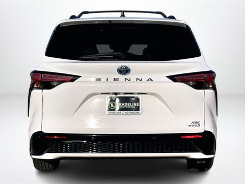 Used 2021 Toyota Sienna XSE image 5