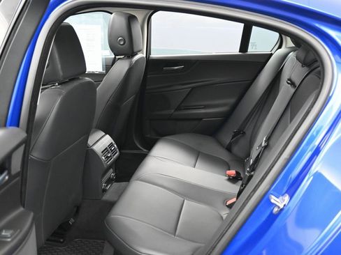 Used 2017 Jaguar XE Premium image 36